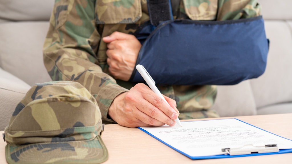 veteran with hand problem signs document